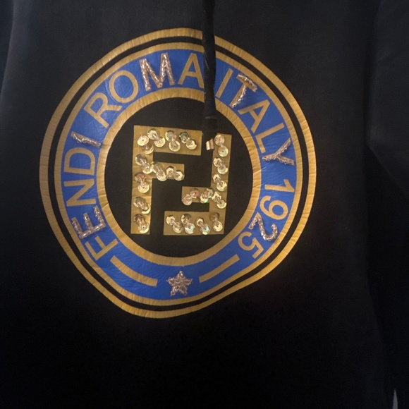 Hooded deess - Picture 1 of 7